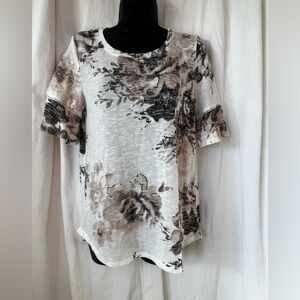 Rose & Olive Women's Sz M Detailed‎ Short Sleeve Floral Blouse